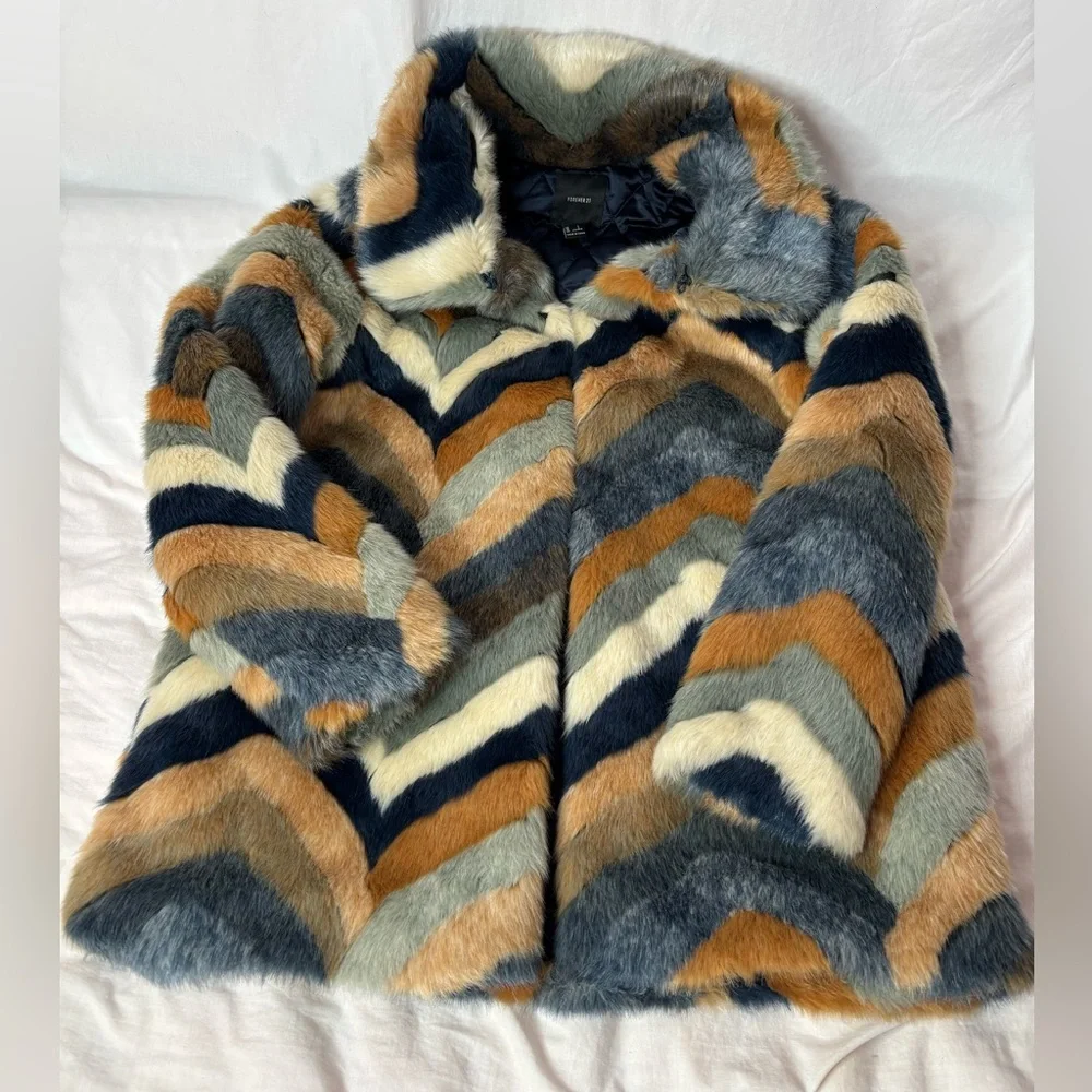 Forever 21 faux fur chevron striped coat sizeL collared one hookeye top closure - Picture 2 of 11